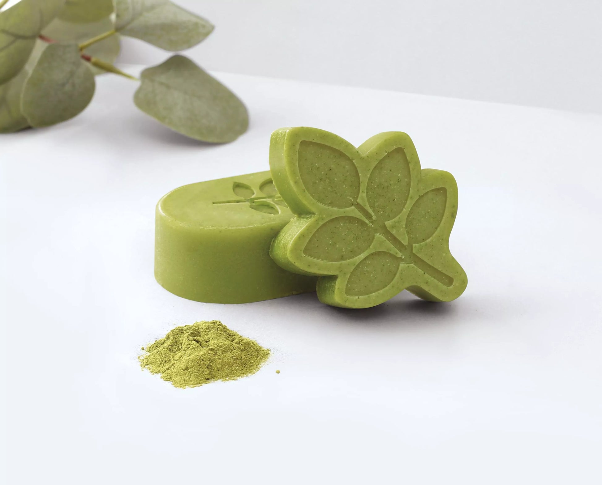 Savons artisanaux naturels réalisés avec poudre de moringa