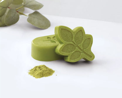 Savons artisanaux naturels réalisés avec poudre de moringa
