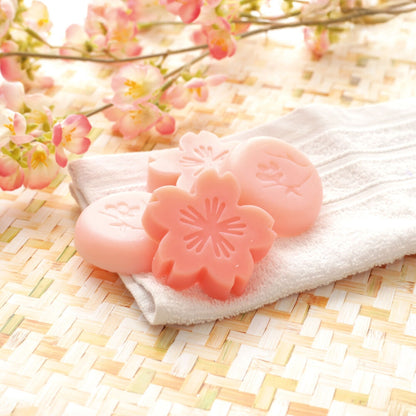 Savons Sakura réalisés avec le kit créatif Graine Créative
