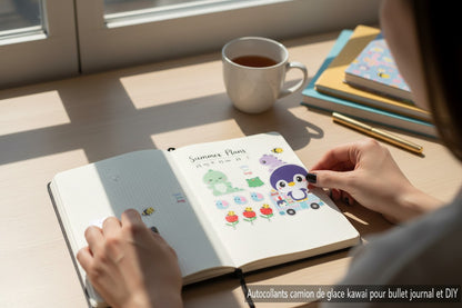 Stickers pingouin utilisés pour décorer un bullet journal coloré