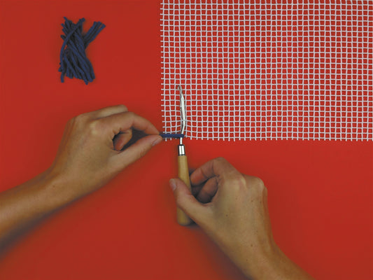 Décoration murale moderne réalisée en punch needle