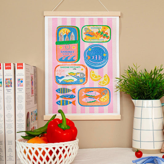 Coffret Petit Diamond – Diamond Painting “Sardine Cans” 30x40 cm | La Petite Épicerie LA PETITE EPICERIE