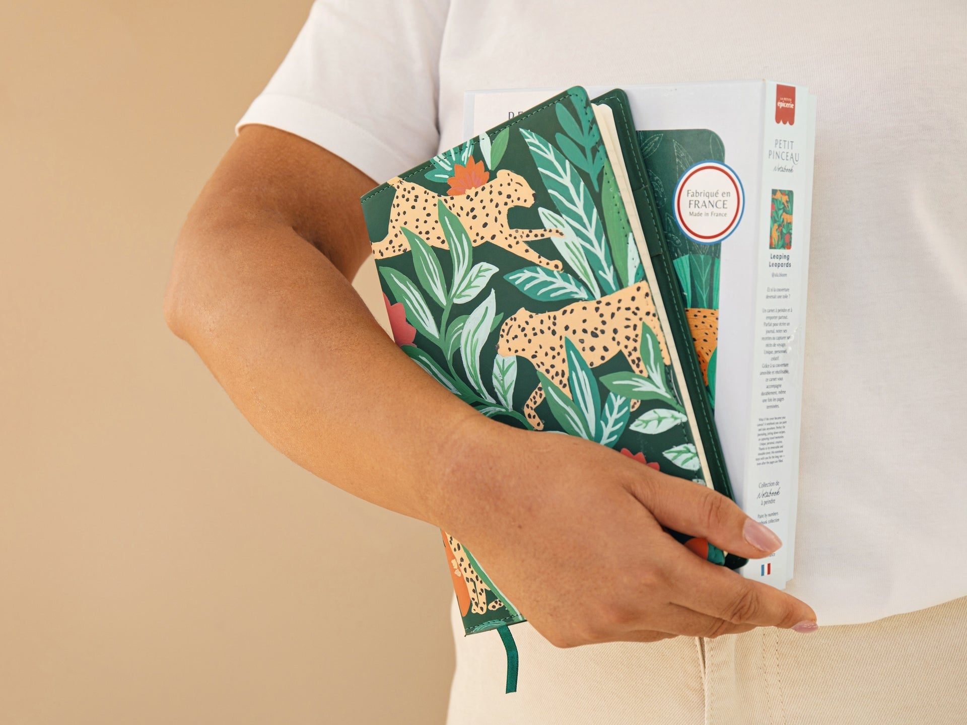 Univers artistique et animalier du notebook Leaping Leopards