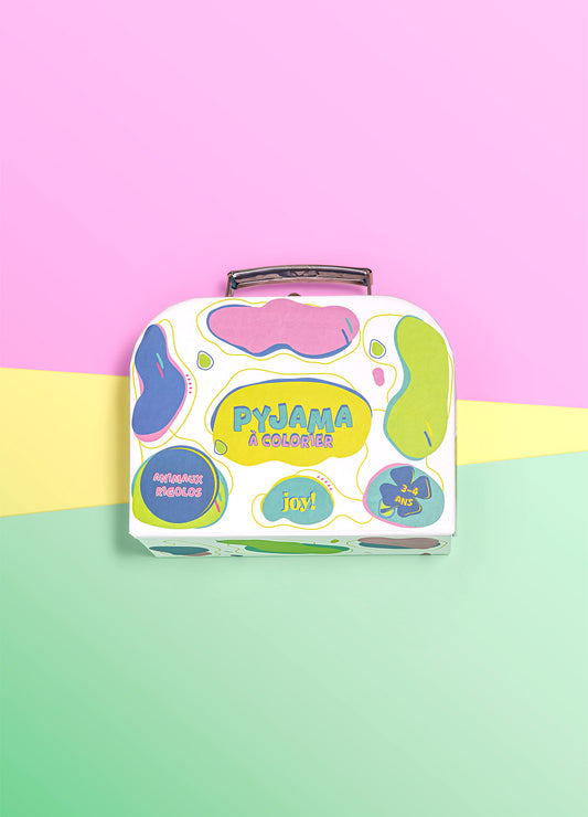 Coffret pyjama à colorier licorne rangé dans sa valisette réutilisable