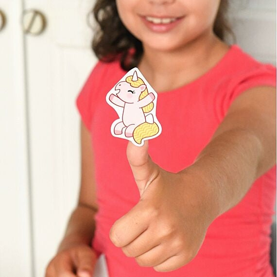Poster Licornes enfant Poppik – 150 stickers – Activité créative inspirée Montessori (5–10 ans) poppik