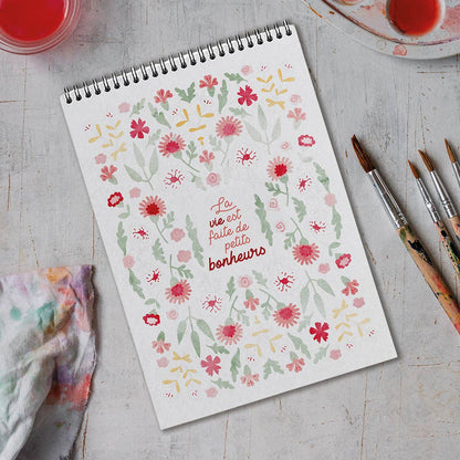 Carnet de coloriage A4 Maison Joliette utilisé avec peinture aquarelle. Motif floral et phrase inspirante en cours de création.
