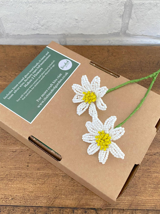 Kit de bricolage en forme de fleurs perlées - Daisy. Une idée cadeau créative. The Beadology Shop