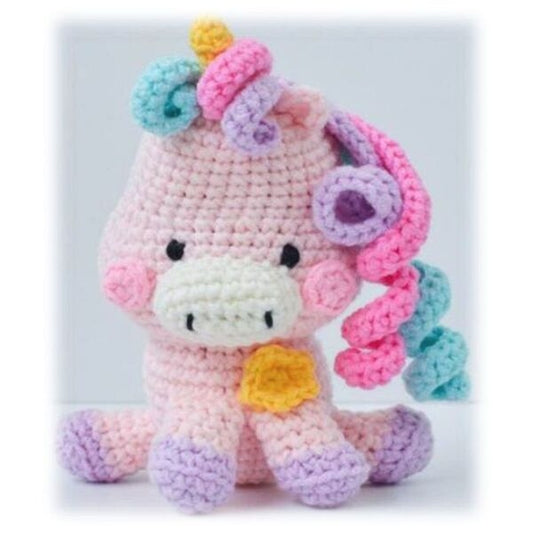 Exemple de réalisation de la licorne amigurumi. Une activité relaxante et créative pour débutants.