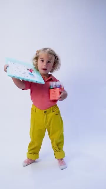 Activité créative bébé avec poster géant à colorier OMY