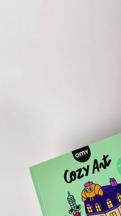 Cahier de coloriage kawaii Cozy Art avec illustration mignonne en cours de coloriage, activité créative relaxante avec crayons de couleur
