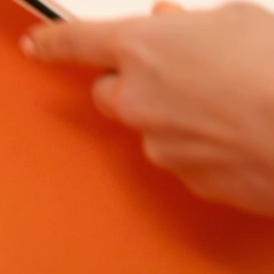 Boîte de feutres magiques OMY transformée en pot à crayons, accessoire créatif pratique et ludique