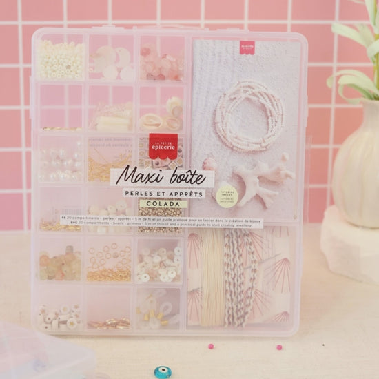 Détail des perles heishi coquillage, perles naturelles et éléments nacrés du coffret Piña Colada