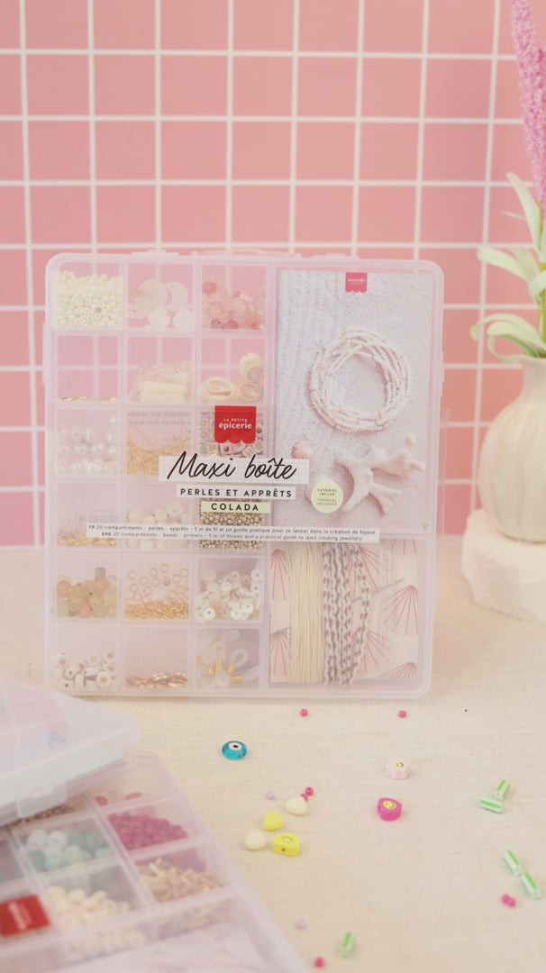 Détail des perles heishi coquillage, perles naturelles et éléments nacrés du coffret Piña Colada