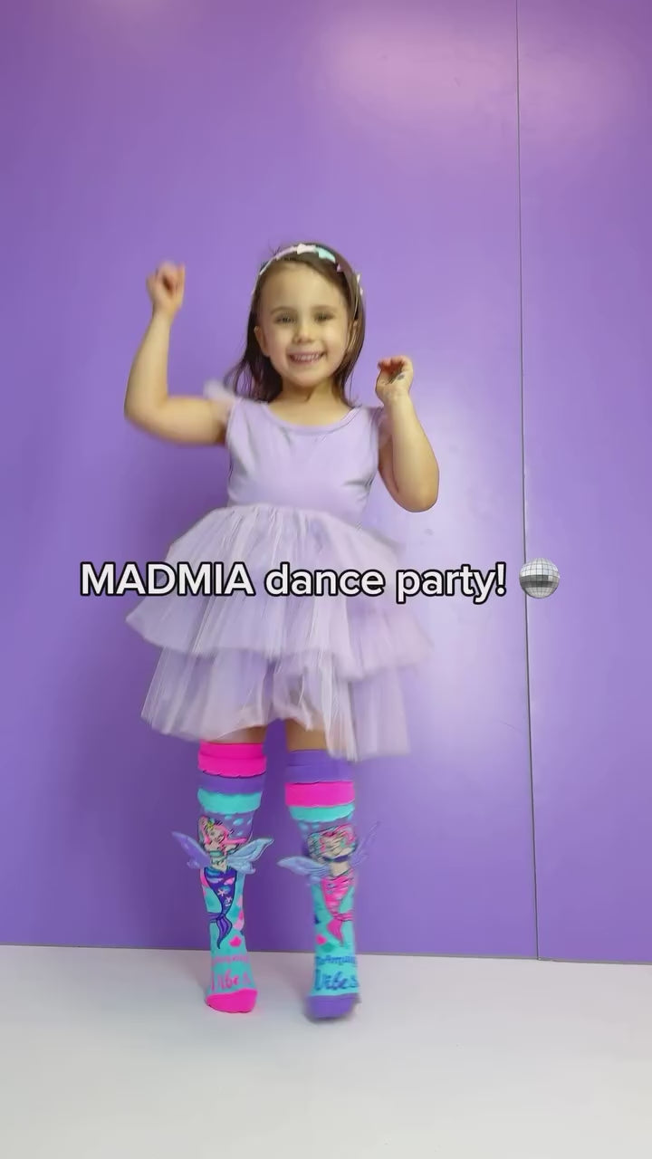 Chaussettes MADMIA Mermaid Vibes portées, accessoire fun pour tenue originale