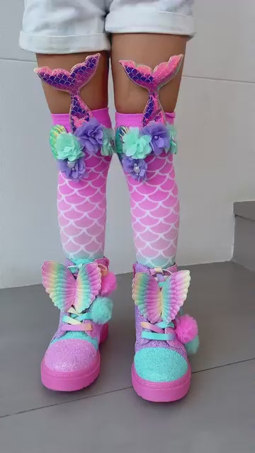 Chaussettes MADMIA Mermaid Tails portées par enfant style sirène