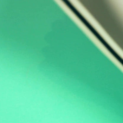 Enfant utilisant des feutres ultra-lavables OMY pour une activité créative