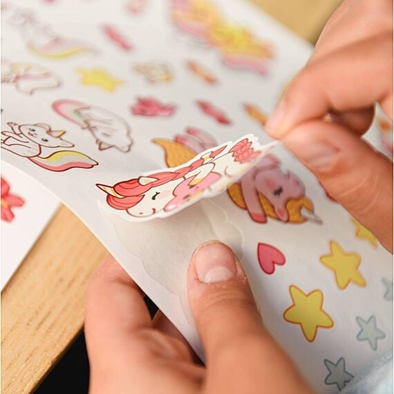 Poster Licornes enfant Poppik – 150 stickers – Activité créative inspirée Montessori (5–10 ans) poppik